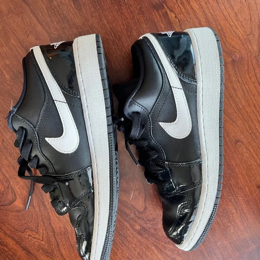 NIKE AIR Jordan 1 Retro Low Black BG‎ Black/White-White - Youth Size 6
